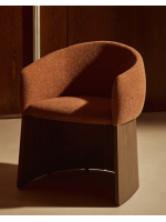 NORTPORT Silla con reposabrazos en chenilla hidrófuga color terracota y chapa de nogal