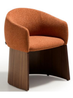 NORTPORT Silla con reposabrazos en chenilla hidrófuga color terracota y chapa de nogal