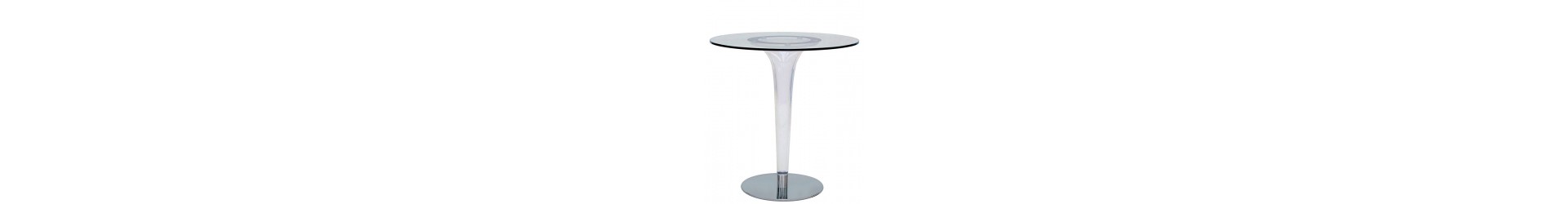 Tables pour un bar, restaurant, hôtel, pub, disco, qui rendent la pièce intéressante.